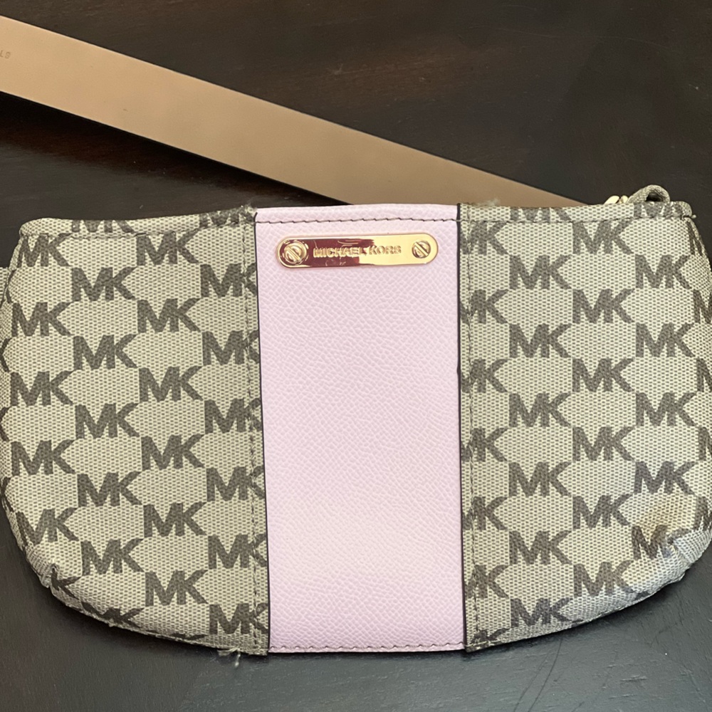 Michael Kors Belt leather mini side purse size Large